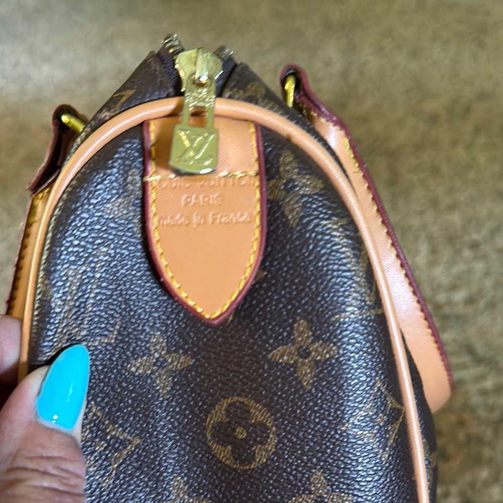 Louis Vuitton Brown Satchel with Iconic Monogram - Picture 4 of 7